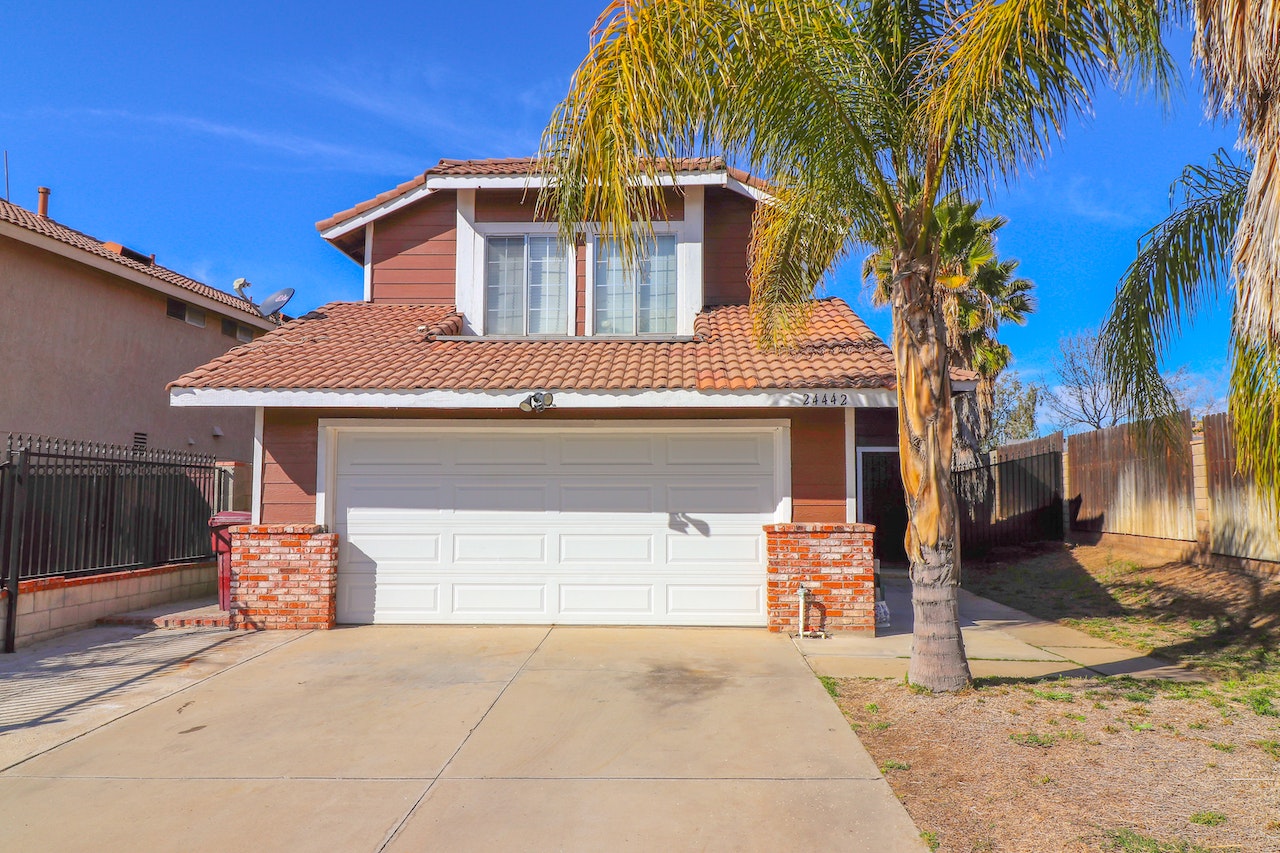 garage-door-rollers-mastering-the-move-for-seamless-entry-garage